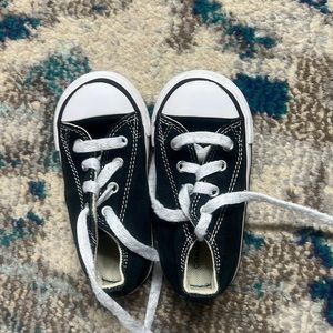 Black toddler size 6 converse all stars!
